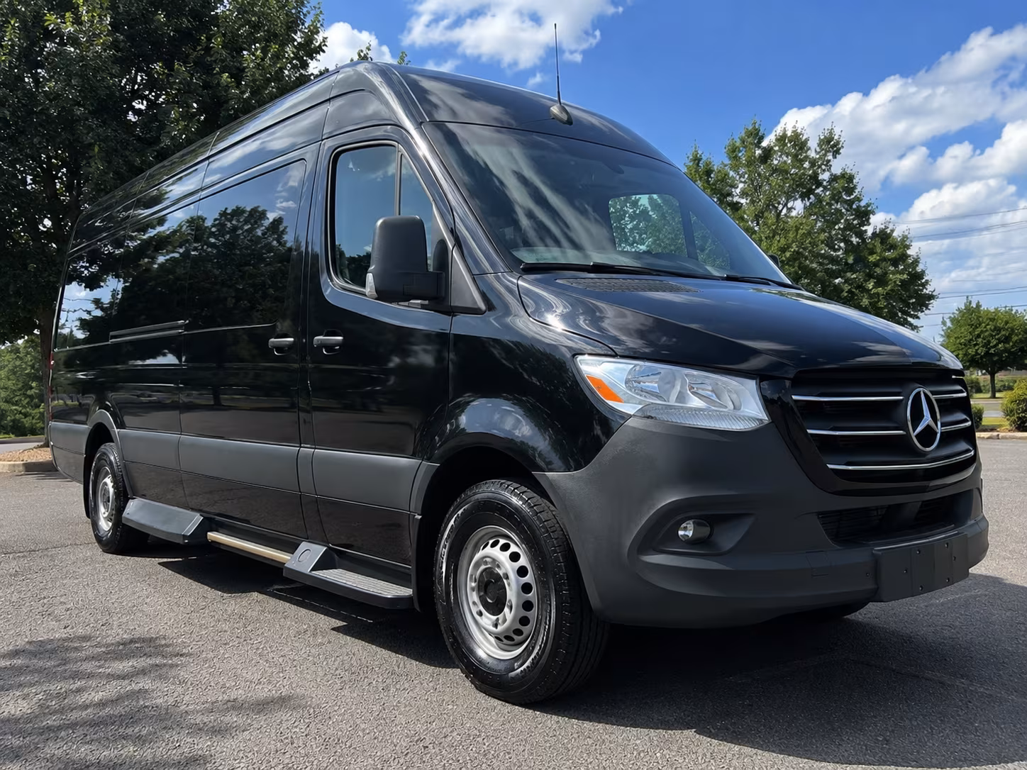 book a bus for your next airport transfer 1