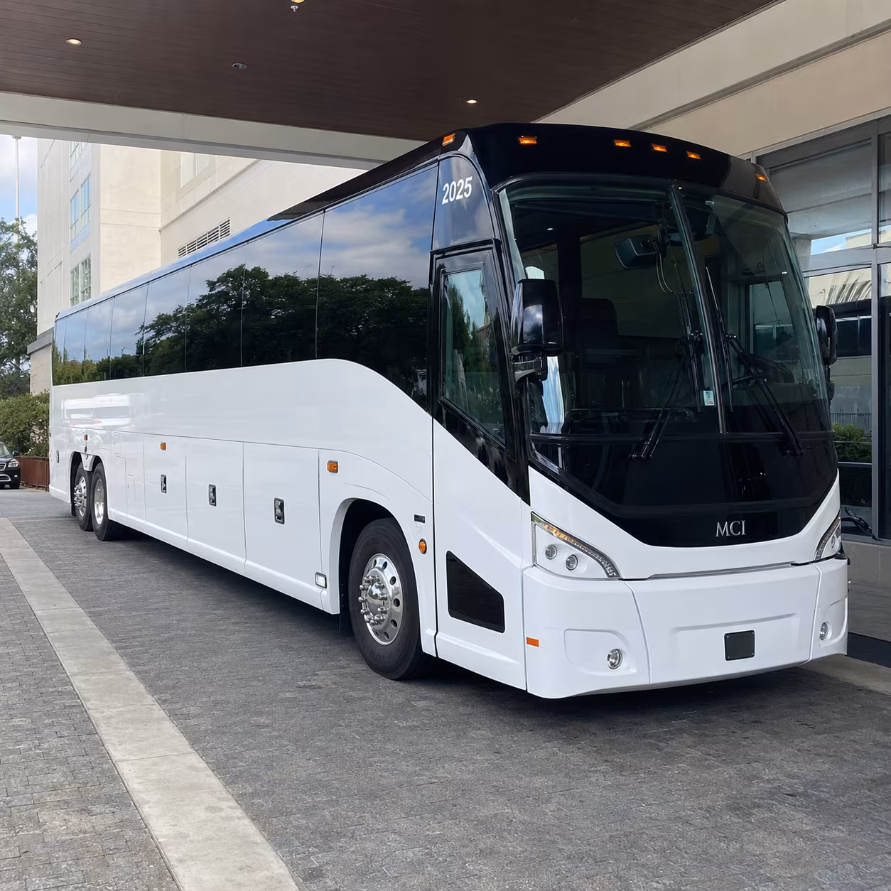 wilmington 54 passenger charter bus